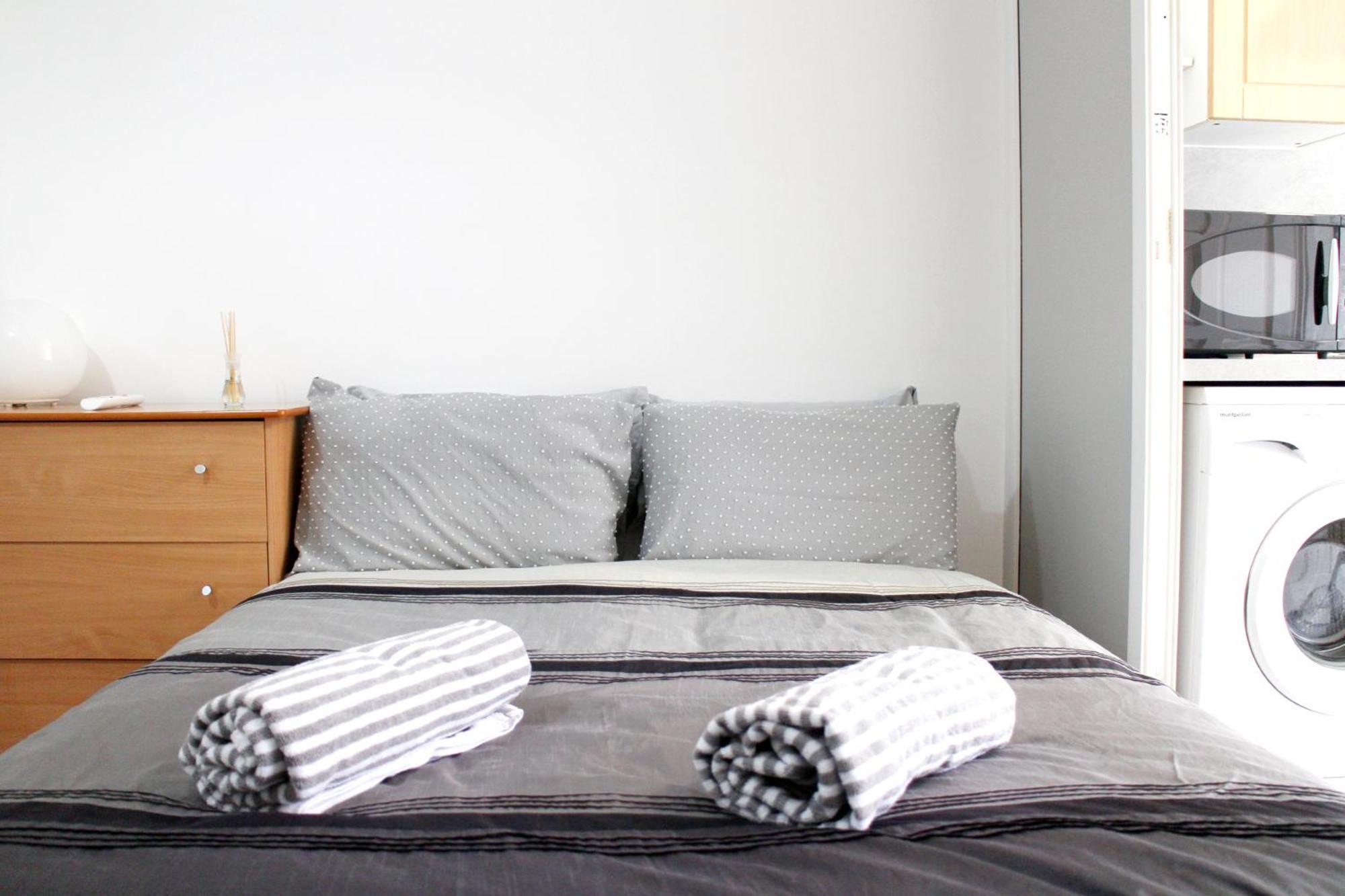Large Studio Garden Flat On Golders Green Road Londres Exterior foto