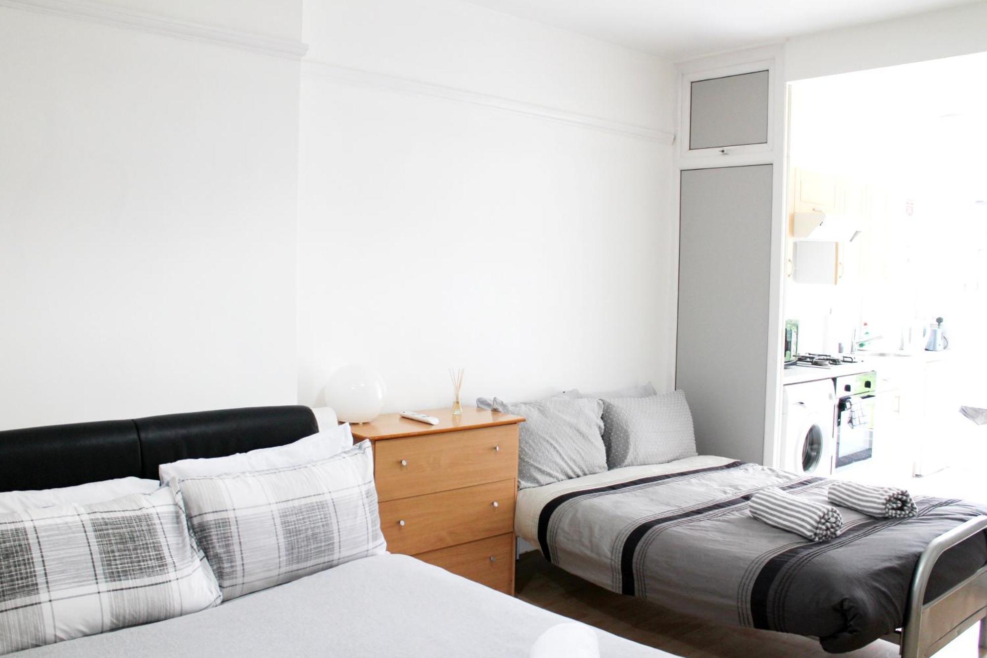 Large Studio Garden Flat On Golders Green Road Londres Exterior foto